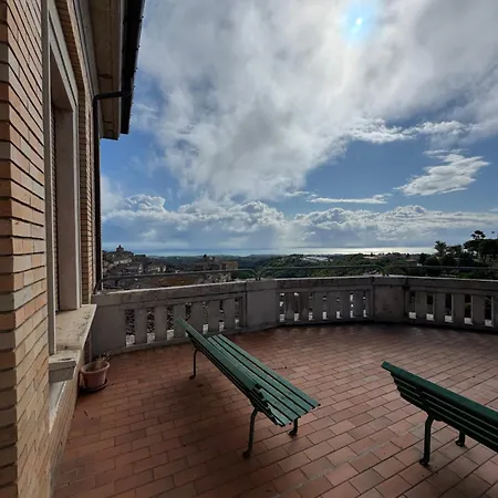Fondazione Cardarelli بيت شباب *